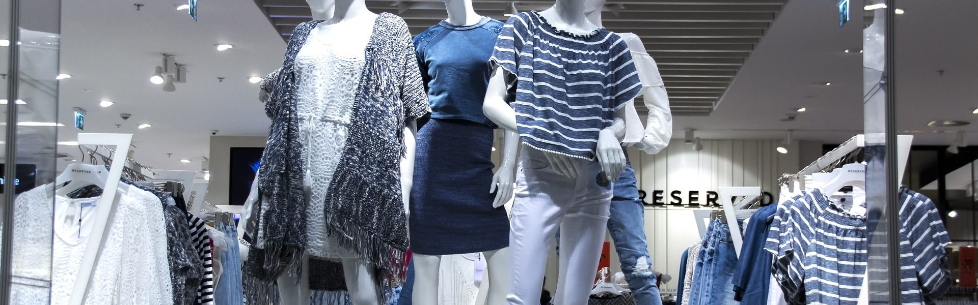 Bluzki oversize propozycje stylizacji